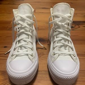 Converse // WOMENS CHUCK TAYLOR ALL STAR LIFT HI HIGH-TOP PLATFORM SNEAKERS